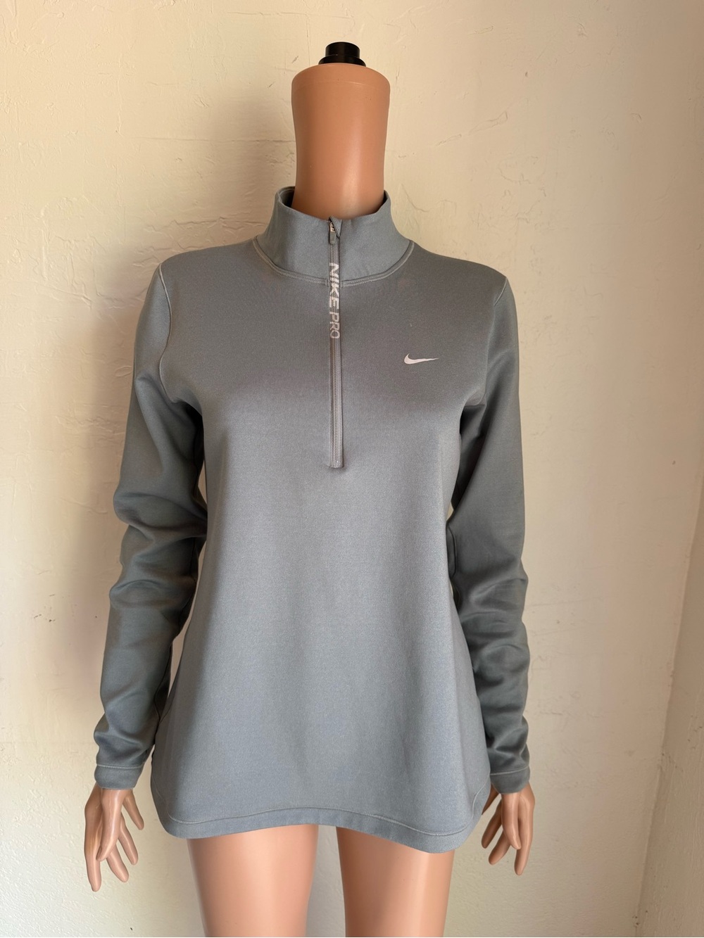 Nike Pro Swift Dri-Fit Women's Size L Grey Quarter-Zip Athletic Pullover Top